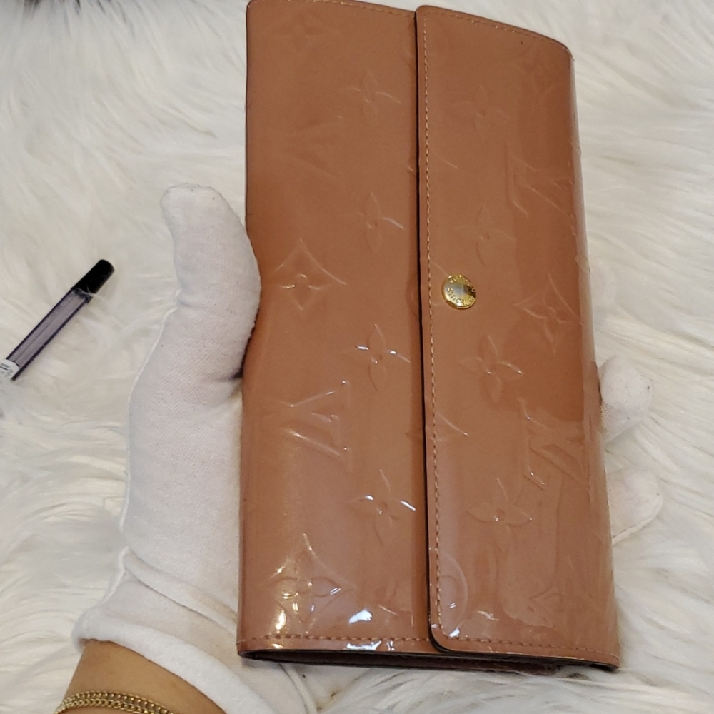 LV WALLET